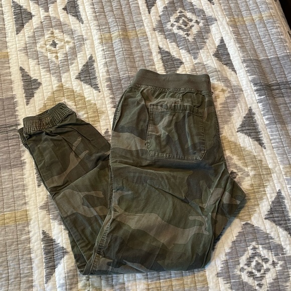 Camo Jogger Kismet Pants - Picture 2 of 3